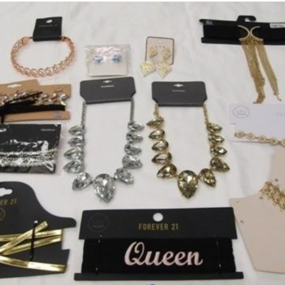Assortment Of Fashion Jewelry (Necklaces)